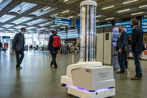 Instalan robots anticoronavirus en las estaciones de tren inglesas