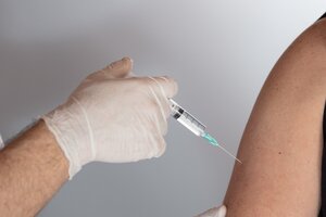 Denuncian los peligros de las vacunas caseras contra el coronavirus