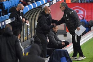 El encuentro de Bielsa y Guardiola con el fútbol en el medio (Fuente: AFP)