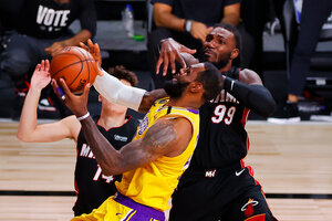 NBA: Los Lakers vencieron a Miami y quedaron a un triunfo del título (Fuente: AFP)