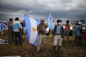 Banderazo de Luis Etchevere: le corearon "zurdo" a Juan Grabois y dijeron que Cristina Kirchner les paga a los "vagos" (Fuente: Jose Nicolini)