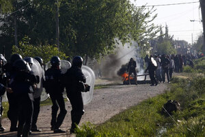 La policía desalojó el predio de Guernica: enfrentamientos con los ocupantes y detenidos (Fuente: NA)