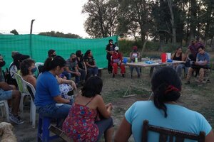 Mujeres resisten a un desalojo en el municipio de San Lorenzo