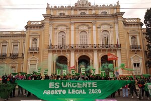 Salta: con un pañuelazo comenzó el camino hacia la marcha del 25N