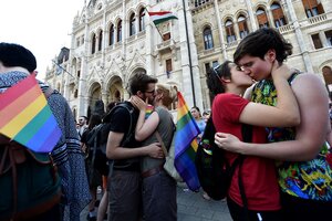 Hungría aprobó una enmienda que impide la adopción a parejas del mismo sexo (Fuente: AFP)