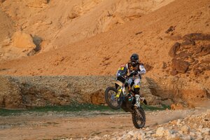 Luciano Benavides se accidentó con su moto y abandonó el Dakar (Fuente: Foto Prensa Dakar)