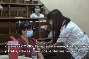 Video imperdible: Un día en un hospital que vacuna contra el coronavirus