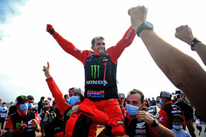 El argentino Kevin Benavides ganó el Rally Dakar en motos (Fuente: AFP)