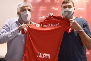 Falcioni firmó como DT de Independiente y tuvo su primera práctica (Fuente: NA)