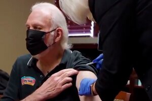 Gregg Popovich, el primer vacunado en la NBA (Fuente: Captura de vídeo )