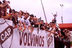 Platense fue recibido con júbilo en el estadio de Vicente López (Fuente: Télam)