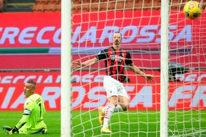 Serie A de Italia: Milan goleó al Crotone y recuperó la punta (Fuente: EFE)