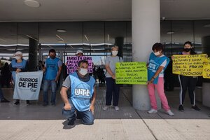 Abrazo contra la vuelta a clases en el ministerio de Educación porteño 