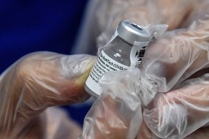 Una dosis de la vacuna de Pfizer reduciría 85 por ciento el riesgo tener covid-19 (Fuente: AFP)