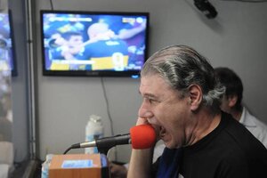 El emotivo homenaje de Adrián Paenza a Víctor Hugo Morales por sus 40 años como relator en Argentina (Fuente: DIEGO PARUELO)