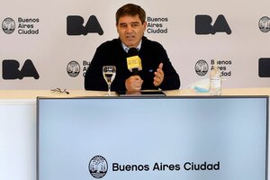 Vacunación en CABA: Fernán Quirós pidió "serias disculpas" por los problemas para inscribirse (Fuente: NA)