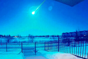 Un meteorito cayó en Canadá e iluminó de  azul el cielo