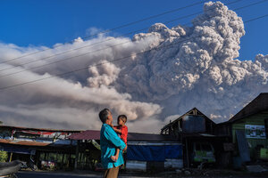 Las impresionantes imágenes de la erupción del volcán Sinabung en Indonesia (Fuente: DPA)