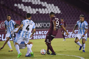 Lanús ganó sobre la hora y alcanzó a Vélez en la punta de la Zona B (Fuente: NA)