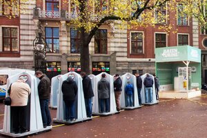 Ámsterdam instaló urinarios en las calles para evitar las meadas en la vía pública