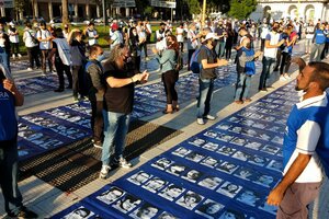 Los rostros de los desaparecidos pasaron por Plaza de Mayo (Fuente: Adrián Pérez)