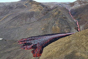 Una nueva expulsión de lava en Islandia  (Fuente: AFP)