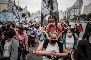 Movimientos sociales marcharon por "una cuarentena sin hambre" (Fuente: EFE)