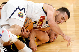 El duelo entre Facundo Campazzo y un brillante Stephen Curry (Fuente: AFP)