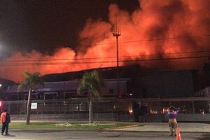 Voraz incendio en una planta panificadora en San Fernando