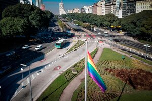 Ataque homofóbico de un grupo de militantes de Gómez Centurión en el Obelisco