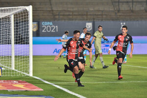 ¡Colón campeón! Apabulló a Racing y se quedó con la Copa de la Liga (Fuente: Télam)