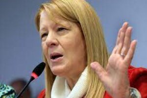 Margarita Stolbizer cuestionó a la oposición por estar "discutiendo cargos"