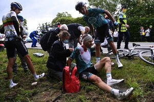 El Tour de France y la policía local buscan a la mujer del accidente (Fuente: AFP)