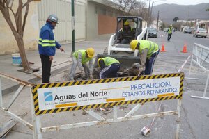 Labraron más de 500 multas a Aguas del Norte por abrir calles sin permiso