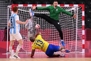 Handball en los Juegos Olímpicos: Los Gladiadores perdieron con Brasil y ya no tienen chances (Fuente: AFP)
