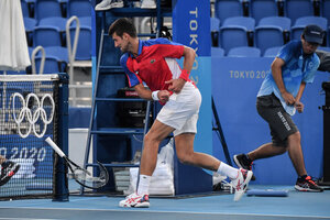 Un día de furia, derrota y polémica para Djokovic en los Juegos Olímpicos (Fuente: AFP)