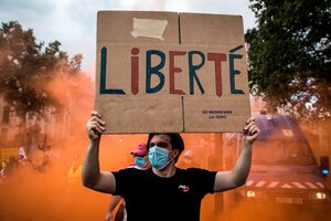 Francia: reprimen manifestación en contra del pasaporte sanitario (Fuente: EFE)