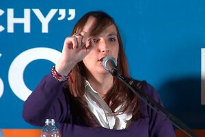 La precandidata al Senado por La Pampa que incorpora a la campaña intérpretes de lengua de señas