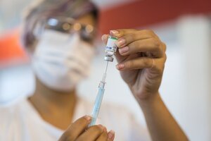 Llega un primer embarque de la vacuna contra la covid Cansino (Fuente: Xinhua)