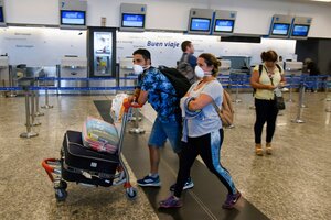 Analizan habilitar vuelos especiales para acelerar el regreso de argentinos del exterior