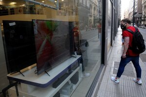 Tienda BNA lanzó una promoción para comprar televisores led, Smart TV y equipos de audio con descuentos y en cuotas (Fuente: Leandro Teysseire)