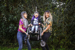 Olivia y sus dos mamás: otro modo de transitar la discapacidad es posible (Fuente: Sebastián Freire)
