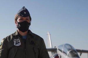 La primera mujer piloto de combate denuncia acoso laboral en la Fuerza Aérea