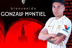 Montiel firmó con el Sevilla por cinco años  (Fuente: Prensa Sevilla)