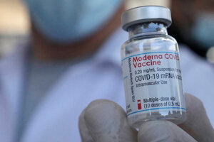 Japón descarta millones de vacunas Moderna por posible contaminación (Fuente: AFP)