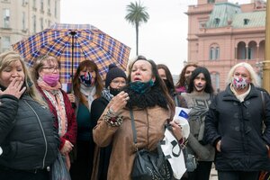 Movilización de travestis y trans frente a la Casa rosada (Fuente: Télam)