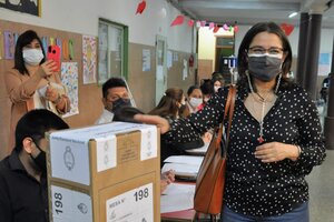 Lucía votó en el Colegio Quintana 