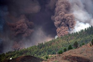España: tras 50 años entró en erupción el volcán Cumbre Vieja en las Islas Canarias (Fuente: AFP)