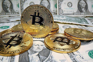 El bitcoin sigue trepando y llegó a 55 mil