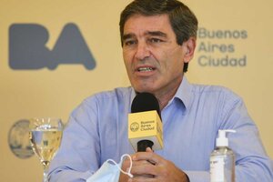 Fernán Quirós consideró probable que se aplique una tercera dosis de la vacuna contra la covid-19 (Fuente: NA)